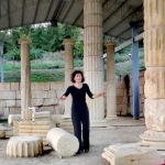 Goddess - Divino Mediterraneo. "Circe o il profumo dei maiali" | Monte Rinaldo, 8 settembre. In collaborazione con BookMarchs, l'altra voce. Isabella Carloni nell'area archeologica La Cuma